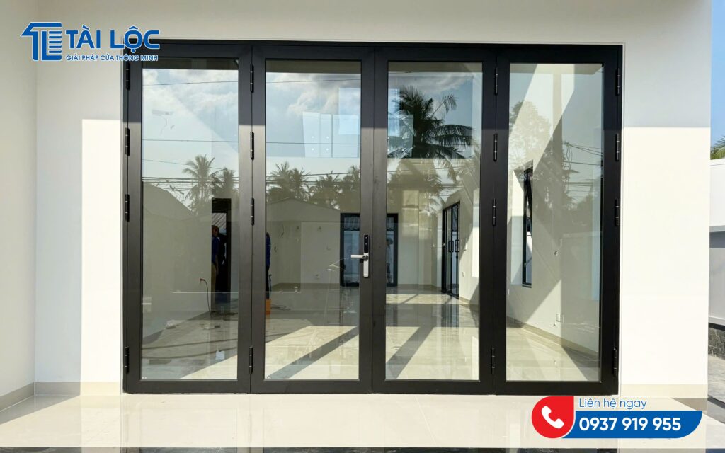 Cửa đi mở quay hệ 55 nhôm Maxpro màu đen mịn Cửa đi mở quay hệ 55 nhôm Maxpro màu đen mịn