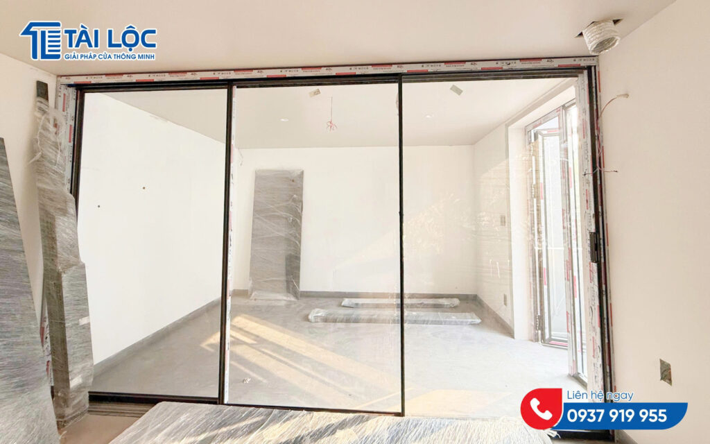 Thiết kế cửa slim kính rộng, tận dụng tối đa nguồn sáng cho không gian Thiết kế cửa slim kính rộng, tận dụng tối đa nguồn sáng cho không gian