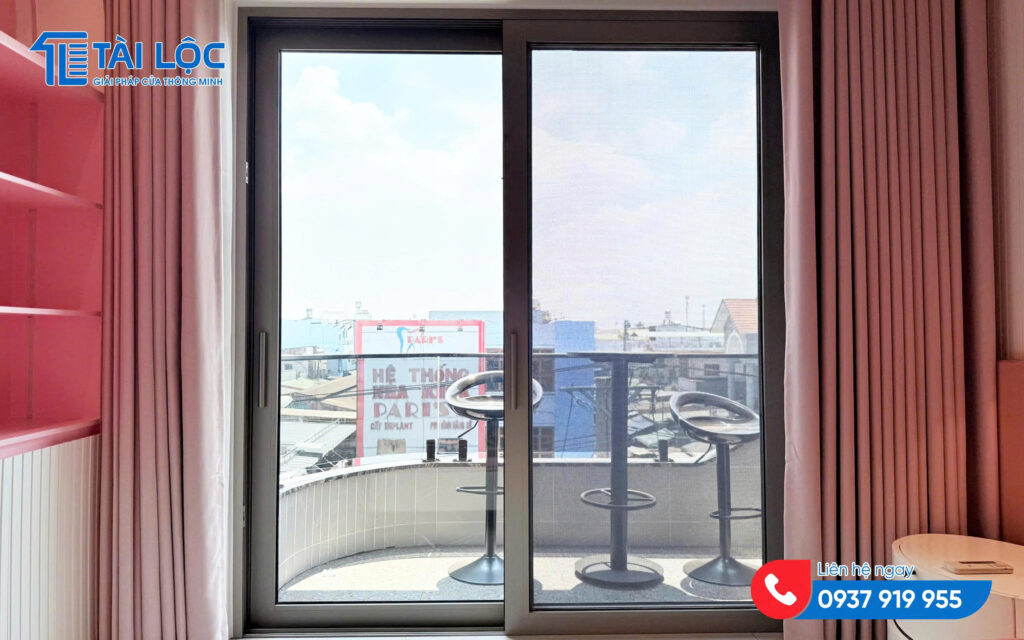 Cửa lùa kết hợp lưới chống muỗi – giữ không gian luôn thoáng gió, hạn chế côn trùng Cửa lùa kết hợp lưới chống muỗi – giữ không gian luôn thoáng gió, hạn chế côn trùng