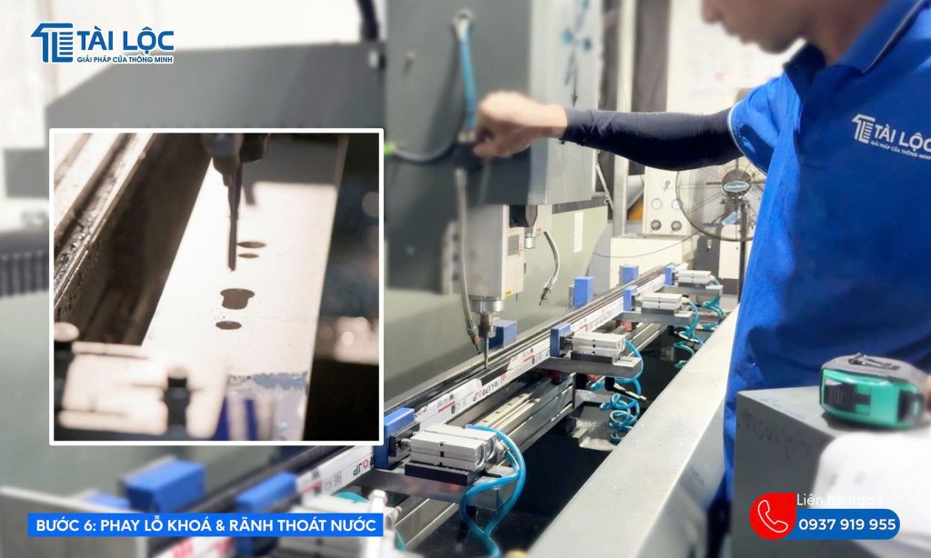 Bước 6: Phay rãnh thoát nước, lỗ khóa, phay mộng đố bằng máy phay CNC Bước 6: Phay rãnh thoát nước, lỗ khóa, phay mộng đố bằng máy phay CNC